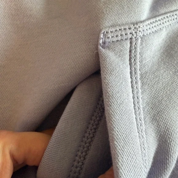 Carhartt women's Lavender Sweatshirt - Picture 8 of 9